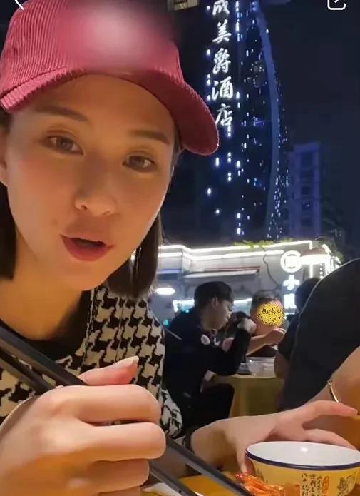 明星吃瓜娱乐小葱花,明星吃瓜界的“瓜王”